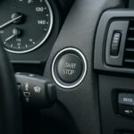 W mieście na nowo odkrytym oddechu silnika: jak działa system start-stop w samochodzie