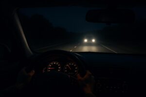 Gdy gaśnie światło: moje spojrzenie na najczęstsze błędy kierowców podczas jazdy nocą